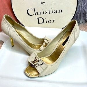 LOUIS VUITTON LOVE PLATE PEEPTOE PUMPS